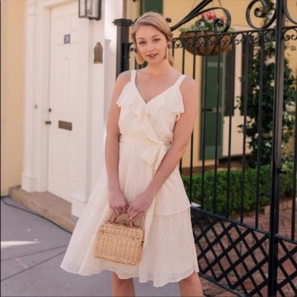 GAL MEETS GLAM Helena Light Yellow Eyelet Ruffle Dress Size 6P - Picture 3 of 8